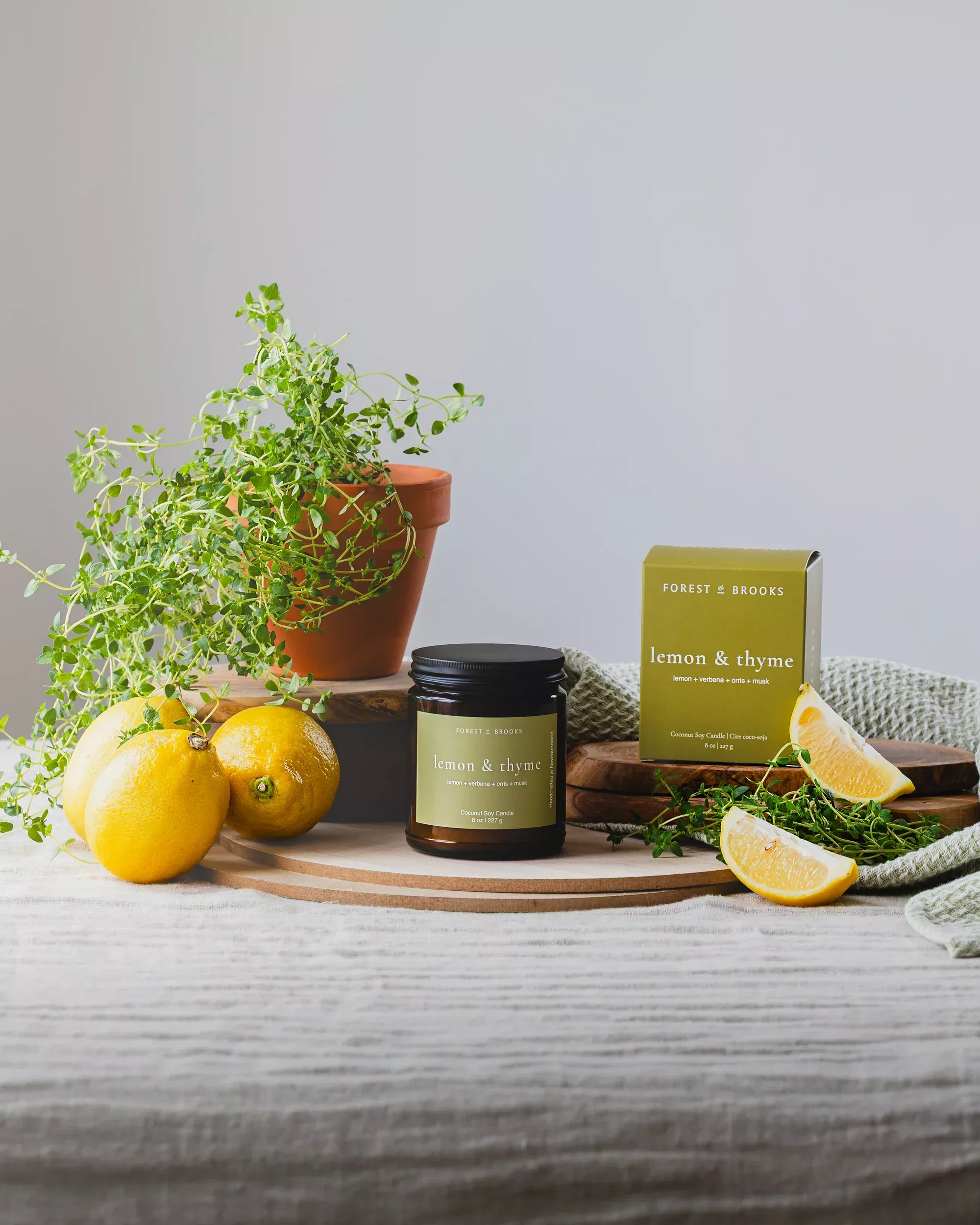 Forest & Brooks wooden wick candle - Lemon & Thyme