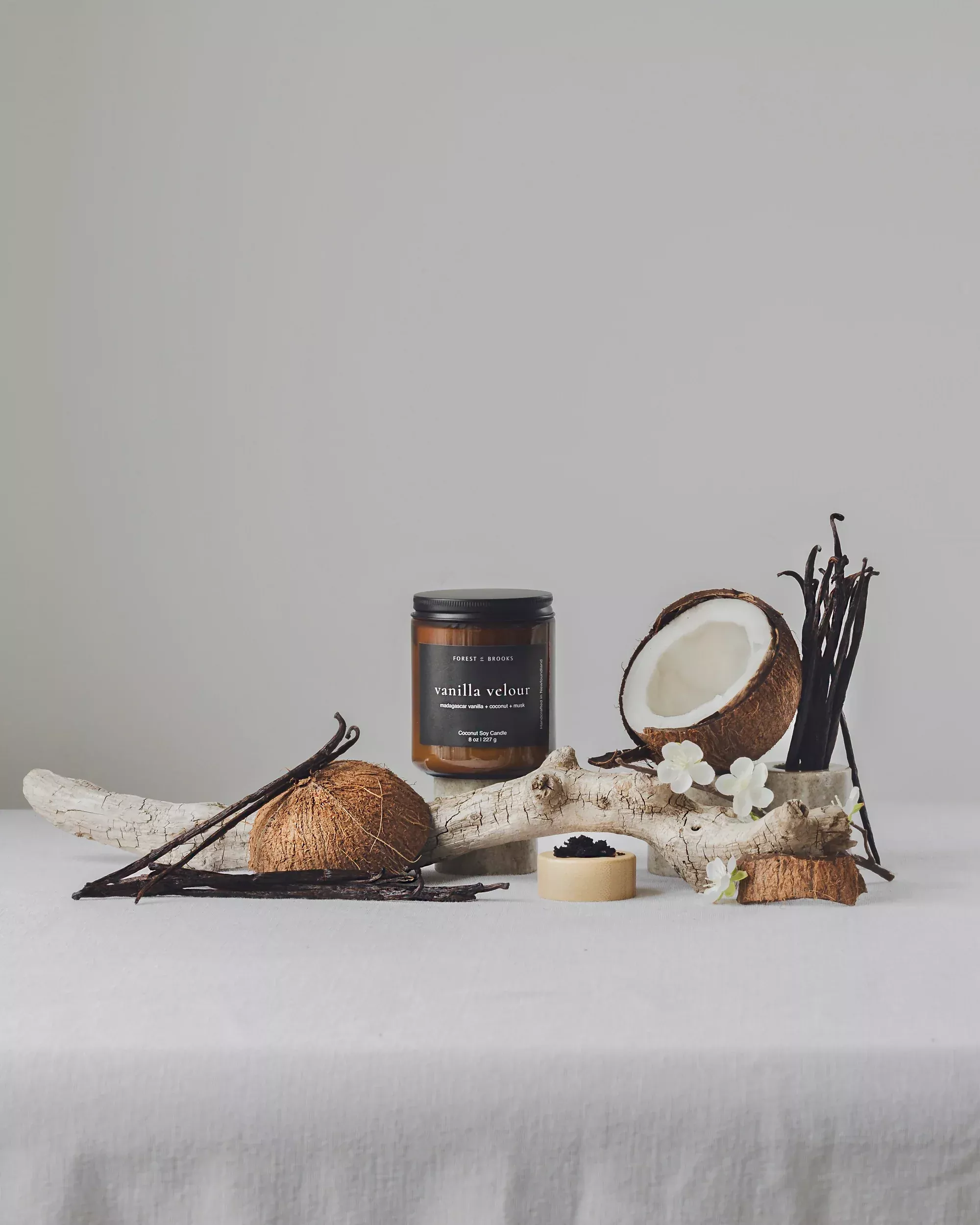 Forest & Brooks wooden wick candle - Vanilla Velour