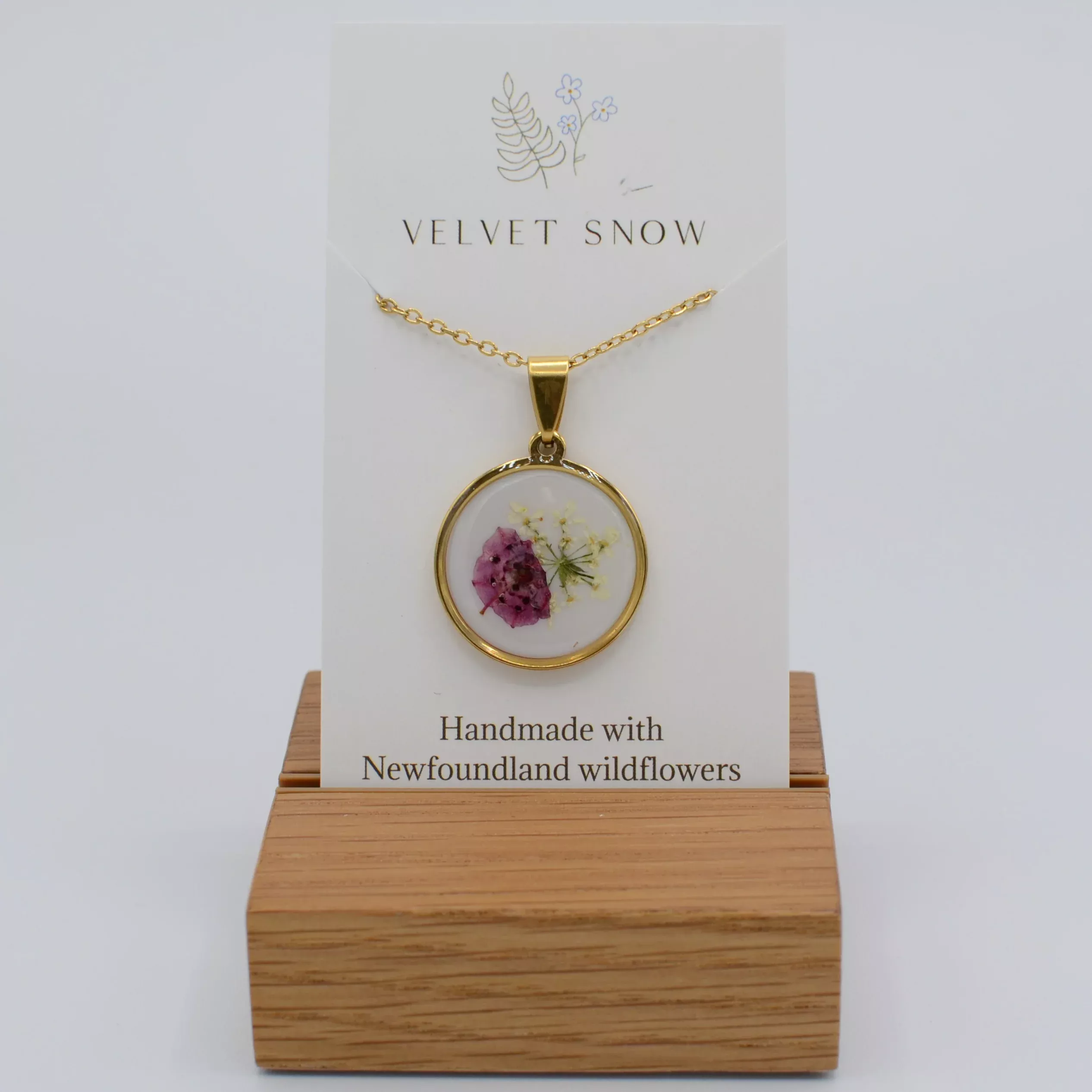 Necklace | Bog Laurel + Chervil | Medium, Round | Gold Toned Stainless Steel