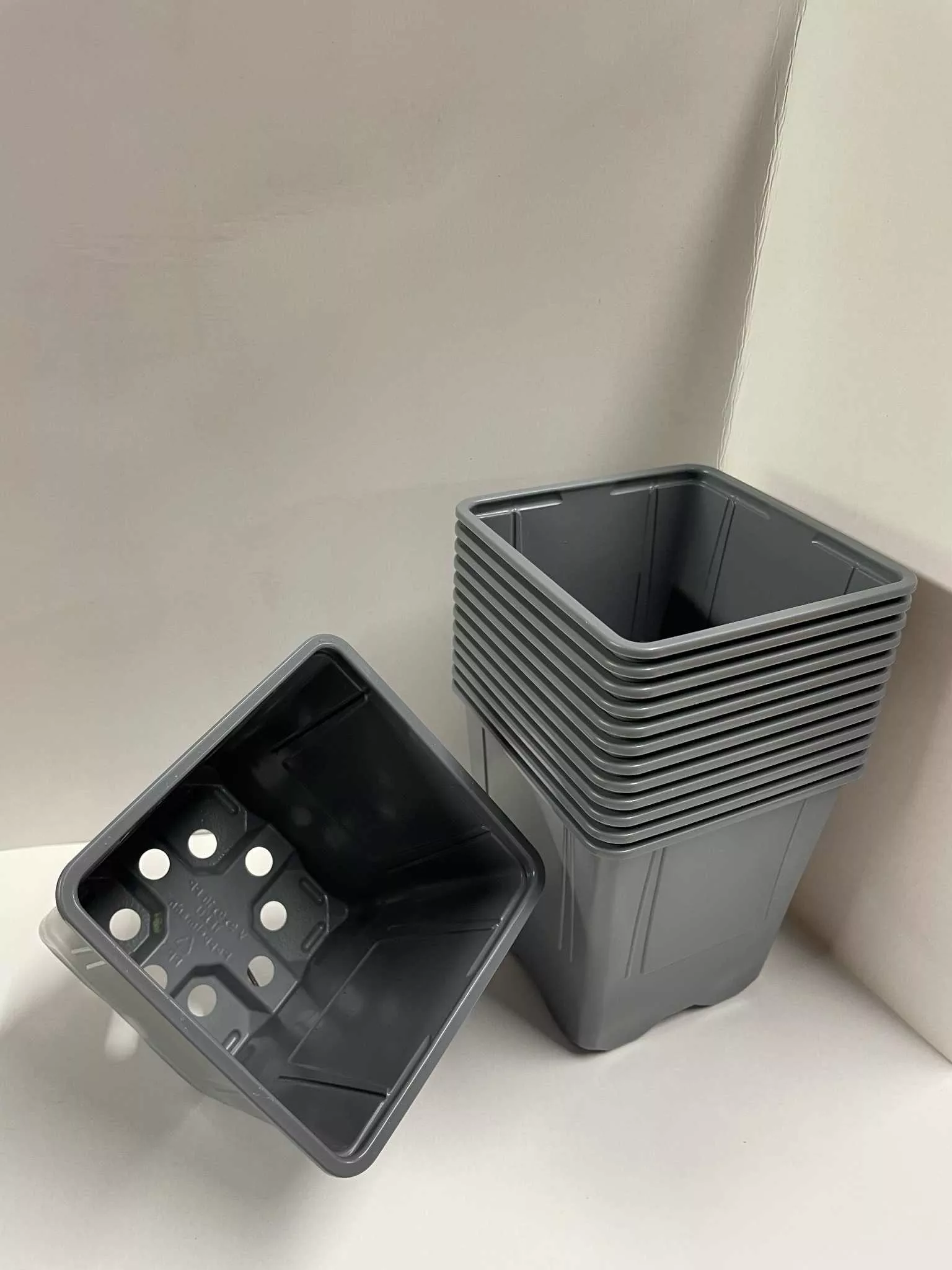 (x10) Plastic Teku Pots 9cm X 9cm X 10cm Square